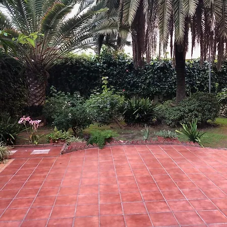 Beautiful 3 Bedrooms, 2 Baths, Balcony, Lägenhet *