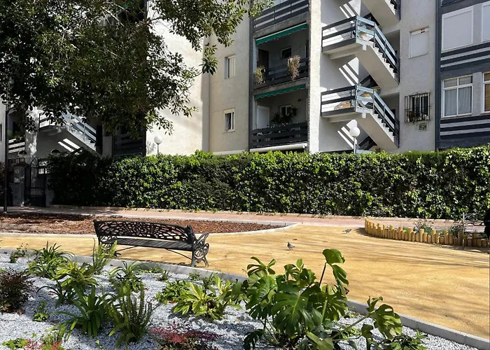 Beautiful 3 Bedrooms, 2 Baths, Balcony, Lägenhet Fuengirola