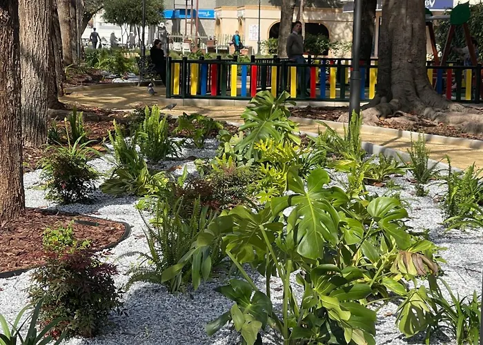 Beautiful 3 Bedrooms, 2 Baths, Balcony, Lägenhet