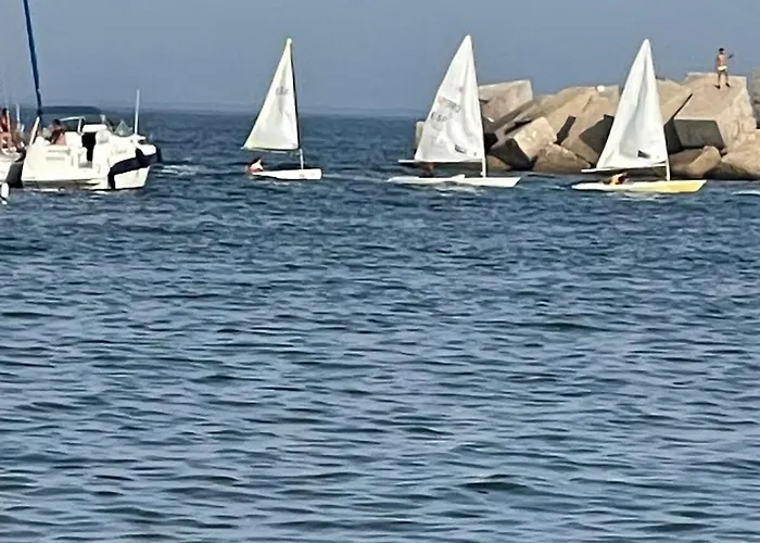 Beautiful 3 Bedrooms, 2 Baths, Balcony, *