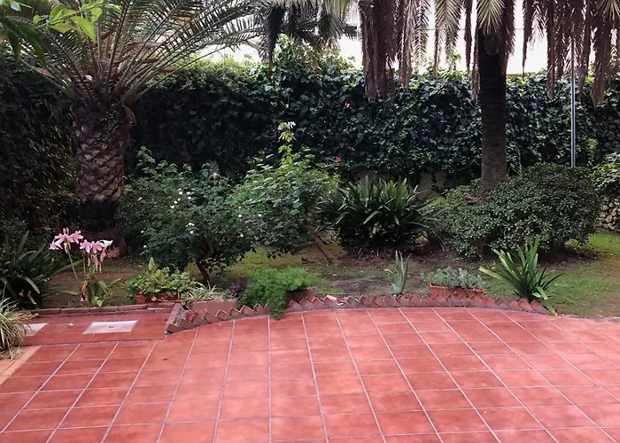 Beautiful 3 Bedrooms, 2 Baths, Balcony, 公寓 *