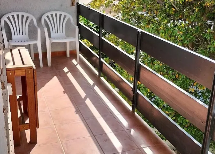 Lägenhet Beautiful 3 Bedrooms, 2 Baths, Balcony, *