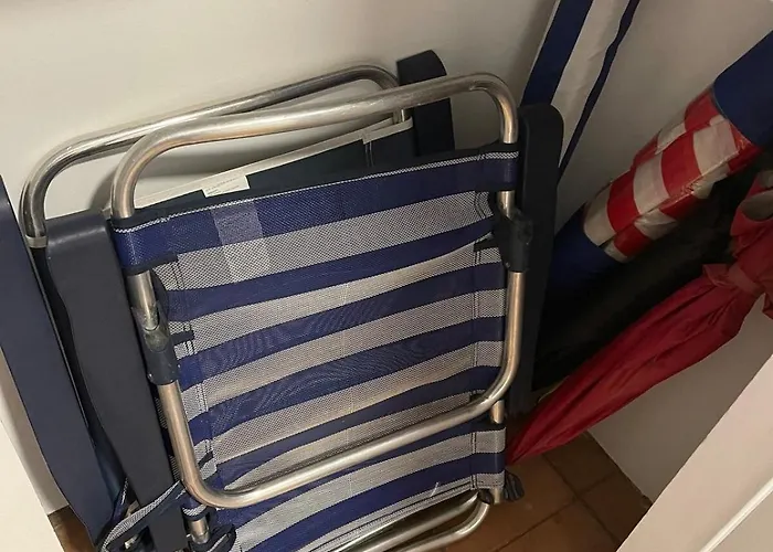 Beautiful 3 Bedrooms, 2 Baths, Balcony, Lägenhet