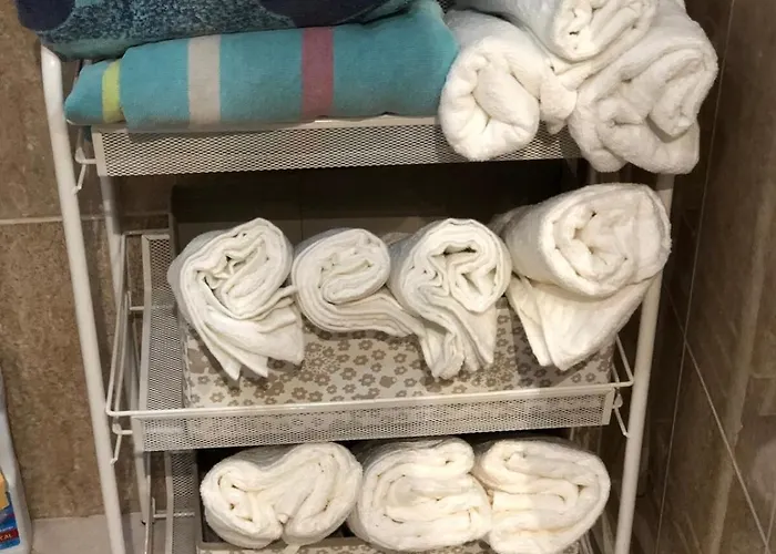 Beautiful 3 Bedrooms, 2 Baths, Balcony, 公寓 丰希罗拉