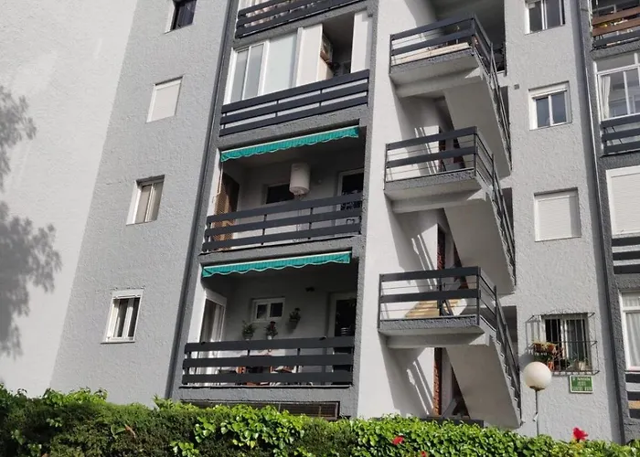 Lägenhet Beautiful 3 Bedrooms, 2 Baths, Balcony,