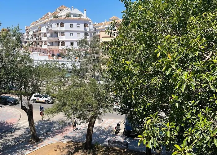 Beautiful 3 Bedrooms, 2 Baths, Balcony, *