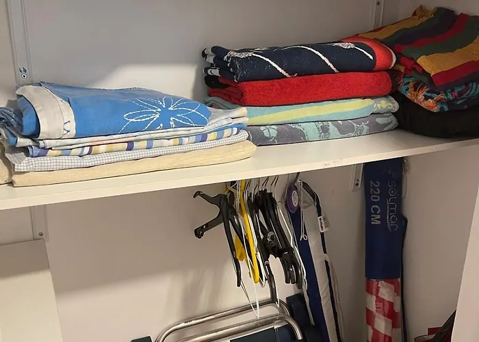 Beautiful 3 Bedrooms, 2 Baths, Balcony, 公寓