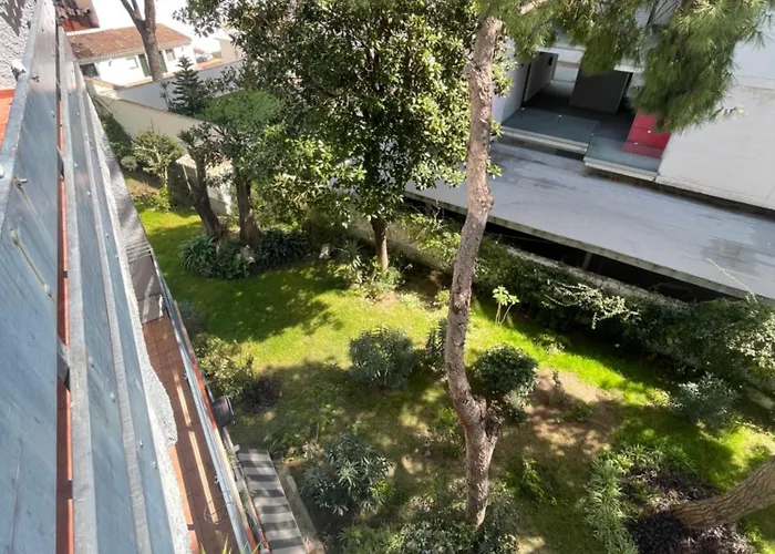 Beautiful 3 Bedrooms, 2 Baths, Balcony, 公寓 丰希罗拉