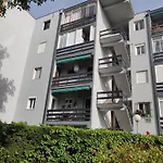Beautiful 3 Bedrooms, 2 Baths, Balcony, アパート フエンヒロラ