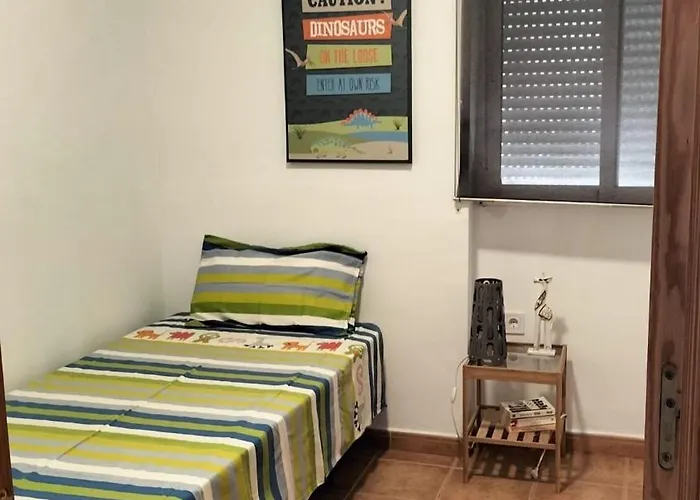 Beautiful 3 Bedrooms, 2 Baths, Balcony, Апартаменты *