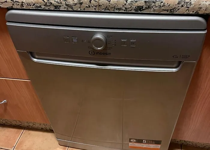 Beautiful 3 Bedrooms, 2 Baths, Balcony, * Фуэнхирола