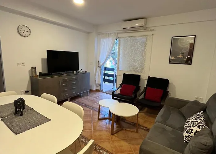 Apartment Beautiful 3 Bedrooms, 2 Baths, Balcony,
