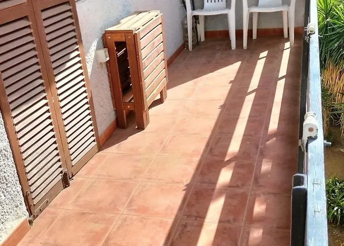 Beautiful 3 Bedrooms, 2 Baths, Balcony, Apartment *