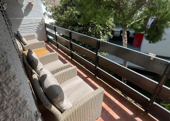 Beautiful 3 Bedrooms, 2 Baths, Balcony, *