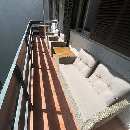Beautiful 3 Bedrooms, 2 Baths, Balcony, Apartmán *