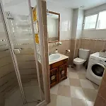 Beautiful 3 Bedrooms, 2 Baths, Balcony, Apartment *
