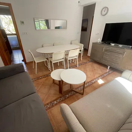 Beautiful 3 Bedrooms, 2 Baths, Balcony, Apartment *