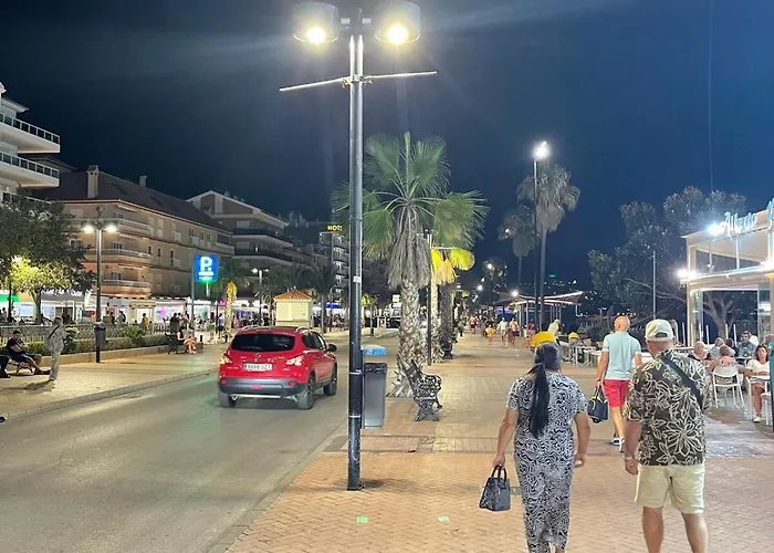 Beautiful 3 Bedrooms, 2 Baths, Balcony,