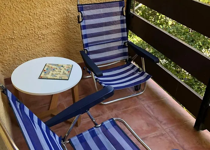 Beautiful 3 Bedrooms, 2 Baths, Balcony, Appartement