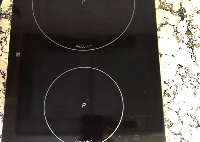 Appartement Beautiful 3 Bedrooms, 2 Baths, Balcony, *